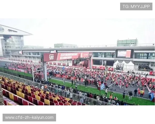 上赛场的清晨，为青春发令！高校接力登上F1赛道，点燃上海青春引擎